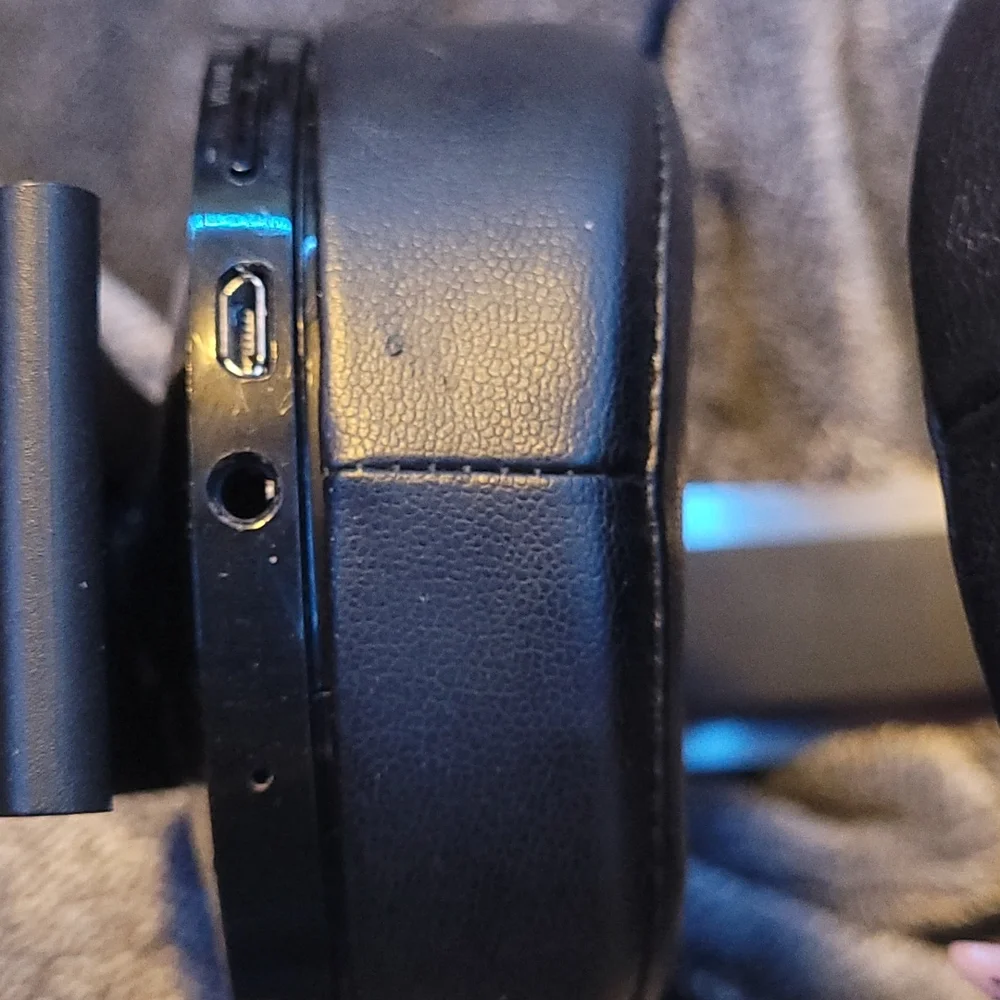 Gently used PSN platinum head set